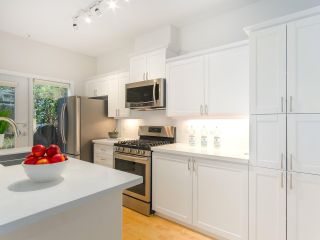Photo 8: 107 2688 VINE Street in Vancouver: Kitsilano Townhouse for sale in "THE TREO" (Vancouver West)  : MLS®# R2406674