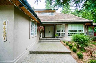Photo 3: 4457 196 Street in Surrey: Cloverdale BC House for sale in "ANDERSON LAKE" (Cloverdale)  : MLS®# R2497592