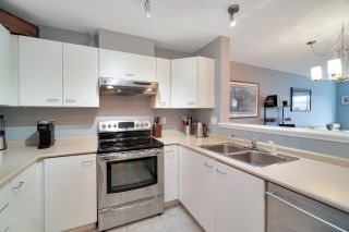 Photo 13: 406 1242 TOWN CENTRE Boulevard in Coquitlam: Central Coquitlam Condo for sale in "THE KENNEDY" : MLS®# R2543525