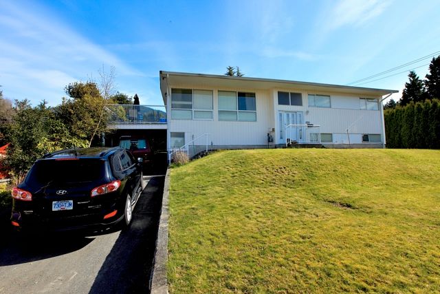 Main Photo: 572 Verona Place in North Vancouver: Upper Delbrook House for sale : MLS®# V945319
