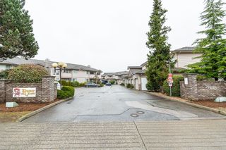 Photo 2: 33 19060 FORD Road in Pitt Meadows: Central Meadows Townhouse for sale in "Regency Court" : MLS®# R2857383