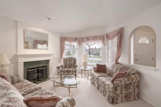 Photo 1: 142 15501 89A Avenue in Surrey: Fleetwood Tynehead Townhouse for sale in "AVONDALE" : MLS®# R2443020