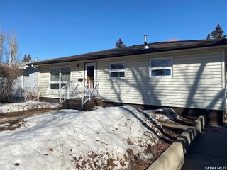 Photo 2: 330 Vancouver Avenue North in Saskatoon: Mount Royal SA Residential for sale : MLS®# SK925379