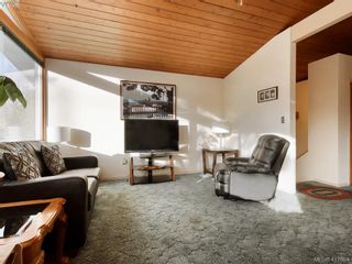 Photo 3: 721 PORTER Rd in VICTORIA: Es Old Esquimalt House for sale (Esquimalt)  : MLS®# 828633
