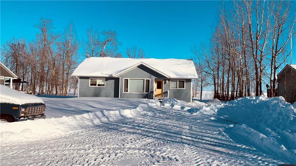 Main Photo: 318 Buffalo Drive in Buffalo Point: R17 Residential for sale : MLS®# 202204005