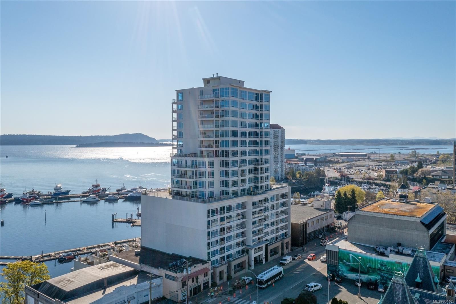 Main Photo: 407 38 Front St in Nanaimo: Na Old City Condo for sale : MLS®# 951405