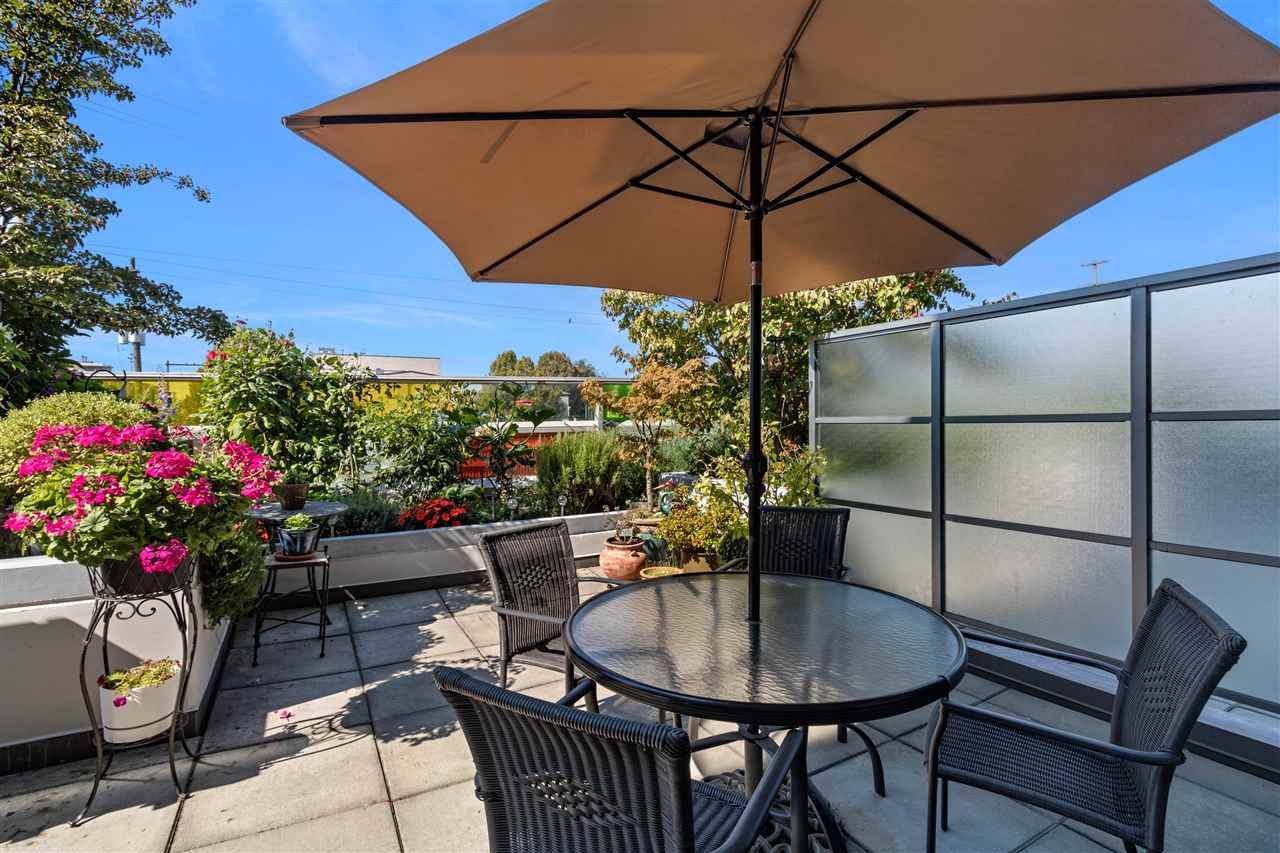 Main Photo: 261 2080 W BROADWAY in Vancouver: Kitsilano Condo for sale in "Pinnacle Living on Broadway" (Vancouver West)  : MLS®# R2496208