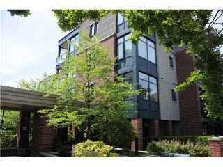Photo 1: 407 588 W 45TH Avenue in Vancouver: Oakridge VW Condo for sale in "THE HEMMINGWAY" (Vancouver West)  : MLS®# V970203