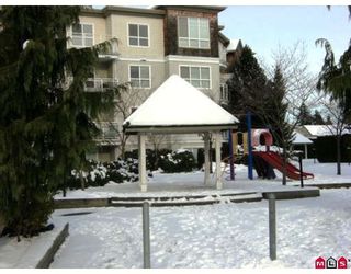 Photo 7: 215 10186 155TH Street in Surrey: Guildford Condo for sale in "Somerset" (North Surrey)  : MLS®# F2833763