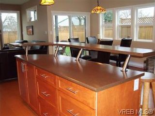 Photo 6: 2520 Cedar Hill Rd in VICTORIA: Vi Oaklands Half Duplex for sale (Victoria)  : MLS®# 557755