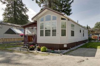 Photo 1: 27 40022 GOVERNMENT Road in Squamish: Garibaldi Estates Manufactured Home for sale in "Angelo's Trailer Park" : MLS®# R2379111