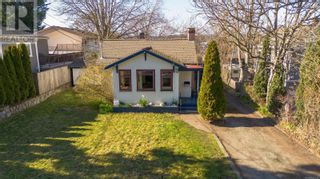 Photo 1: 3228 Seaton St in Saanich: House for sale : MLS®# 956144
