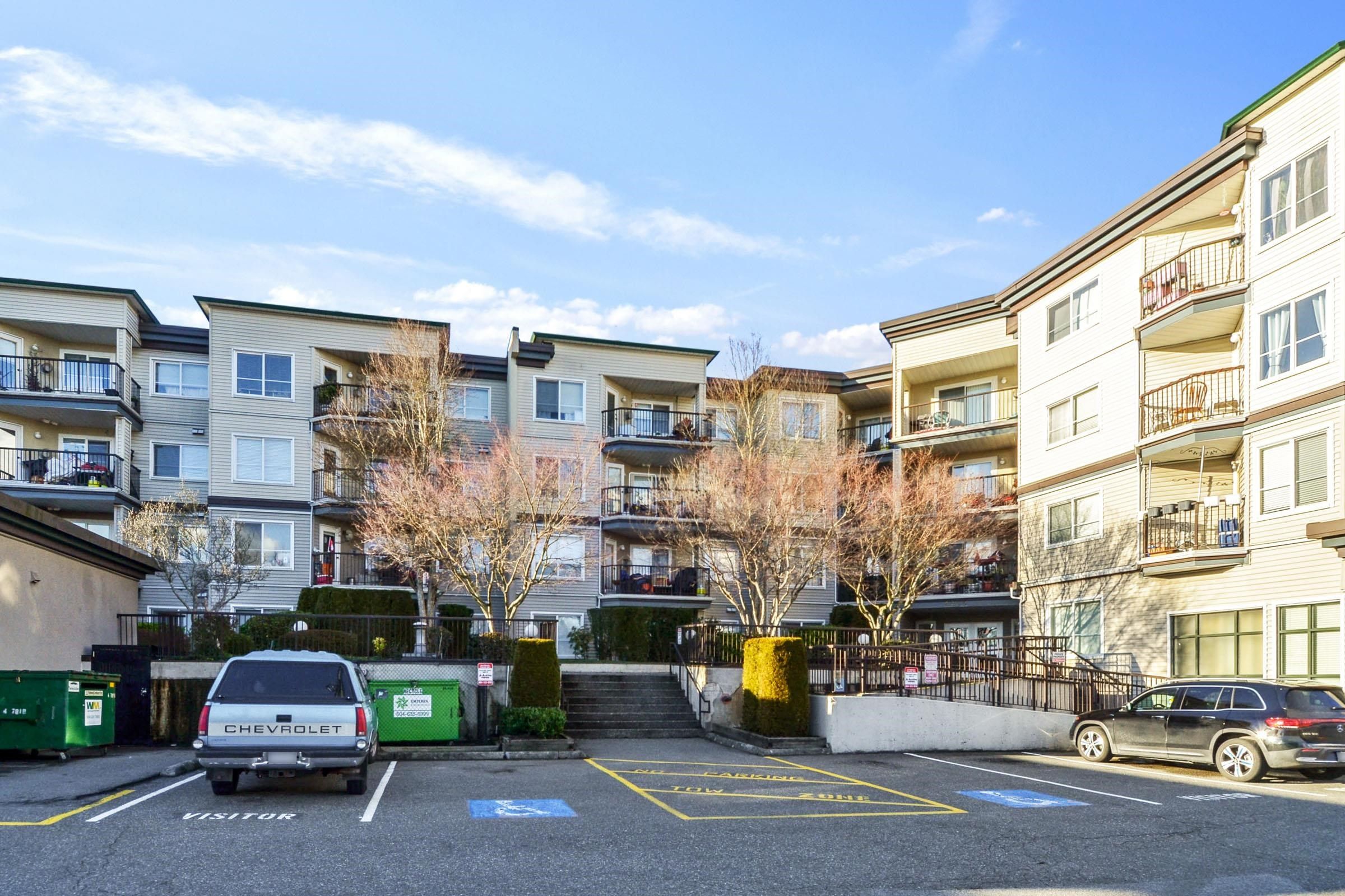 Main Photo: 308 5765 GLOVER Road in Langley: Langley City Condo for sale in "College Court" : MLS®# R2755351