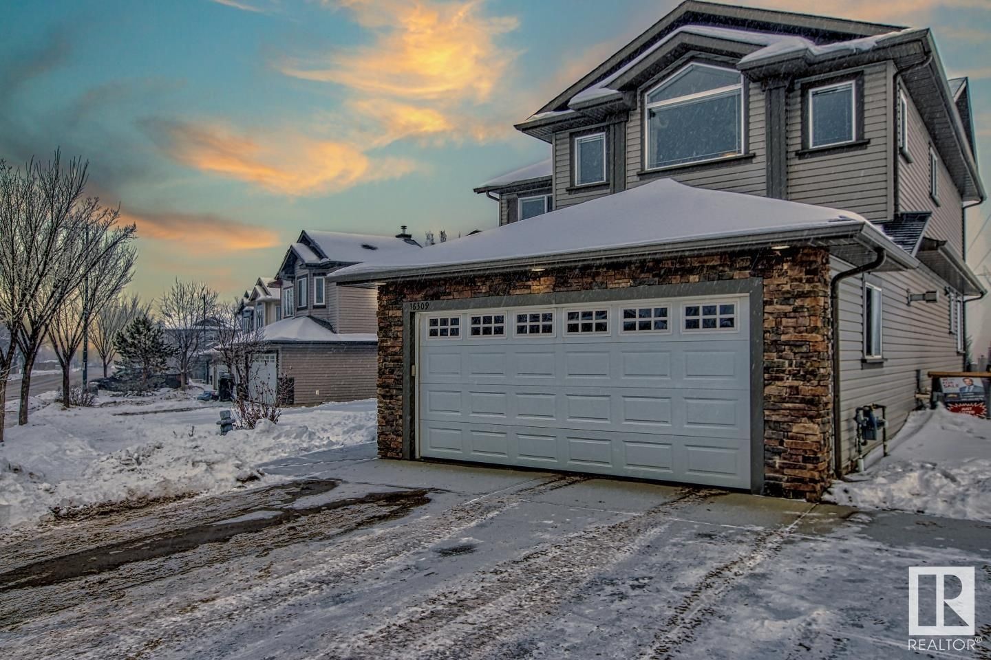 Main Photo: 16309 55 Street in Edmonton: Zone 03 House for sale : MLS®# E4324150