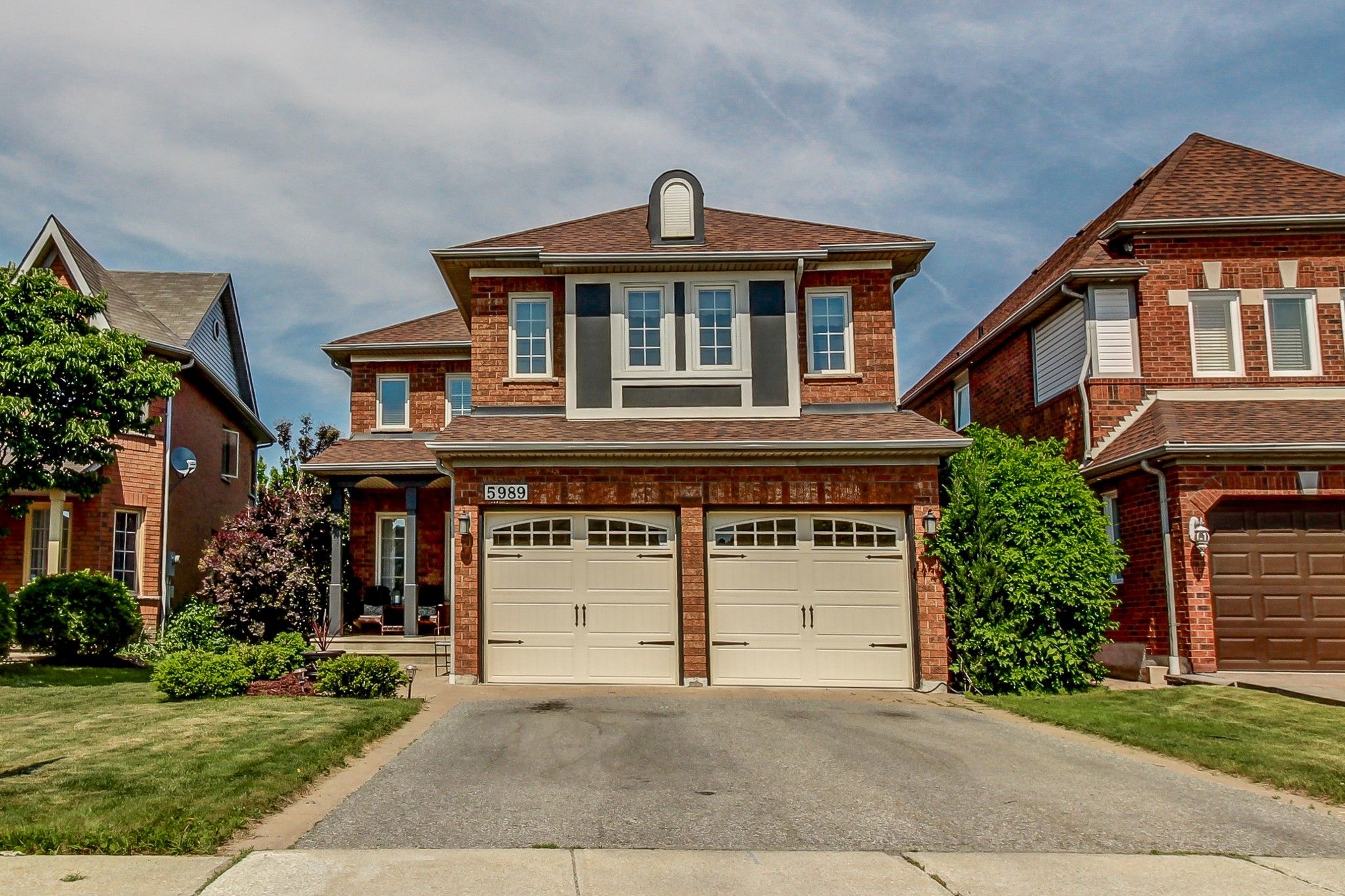 Main Photo: 5989 Greensboro Drive in Mississauga: Central Erin Mills House (2-Storey) for sale : MLS®# W4147283