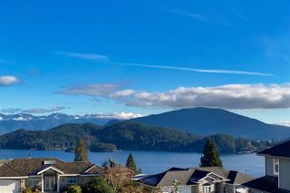 Photo 1: 14 554 EAGLECREST Drive in Gibsons: Gibsons & Area Townhouse for sale in "Georgia Mirage" (Sunshine Coast)  : MLS®# R2535240