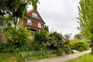Photo 2: 863 E 15TH Avenue in Vancouver: Mount Pleasant VE House for sale in "Mount Pleasant" (Vancouver East)  : MLS®# R2693633