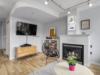Photo 3: 23 3477 COMMERCIAL Street in Vancouver: Victoria VE Townhouse for sale in "La Villa" (Vancouver East)  : MLS®# R2277251