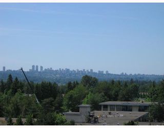 Photo 2: 906 3771 BARTLETT Court in Burnaby: Sullivan Heights Condo for sale in "TIMBERLEA" (Burnaby North)  : MLS®# V776369
