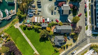 Photo 1: 485 Head St in Esquimalt: Es Esquimalt Single Family Residence for sale : MLS®# 959827