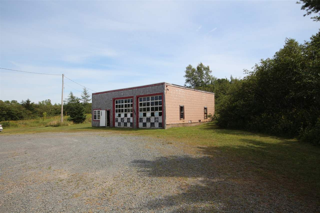 Main Photo: 9066 Highway 215 in Pembroke: 403-Hants County Commercial  (Annapolis Valley)  : MLS®# 202015559