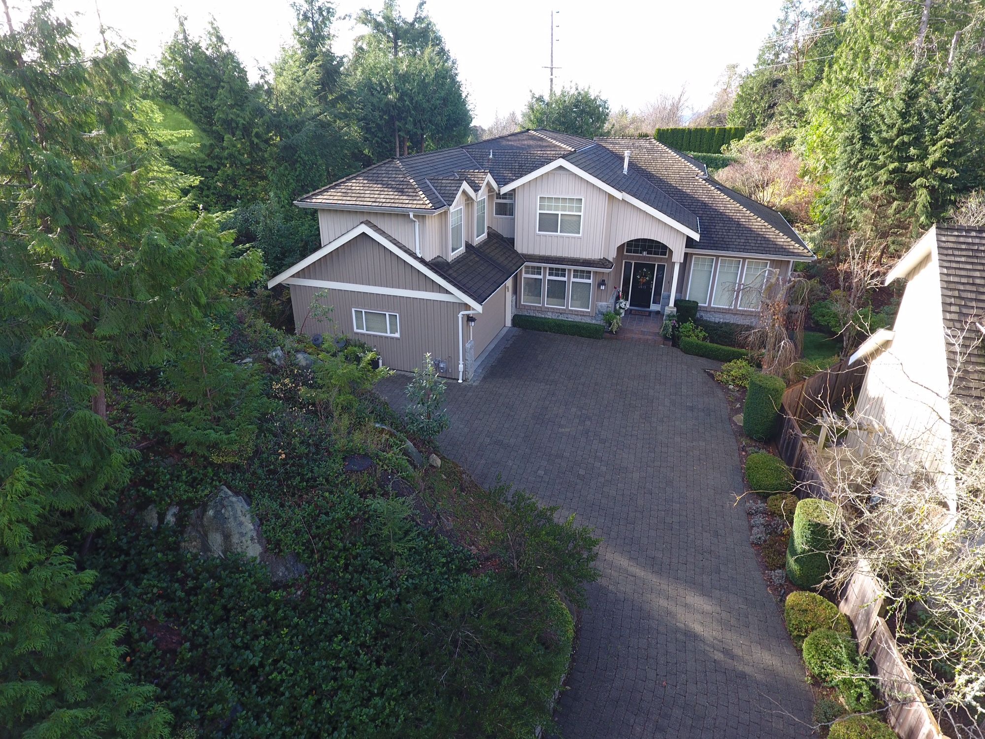 Main Photo: 4615 Northwood Drive in West Vancouver: Cypress Park Estates House for sale : MLS®# R2239019