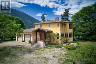 Photo 1: 6191 Trans Canada Highway Highway in Salmon Arm: House for sale : MLS®# 10276247