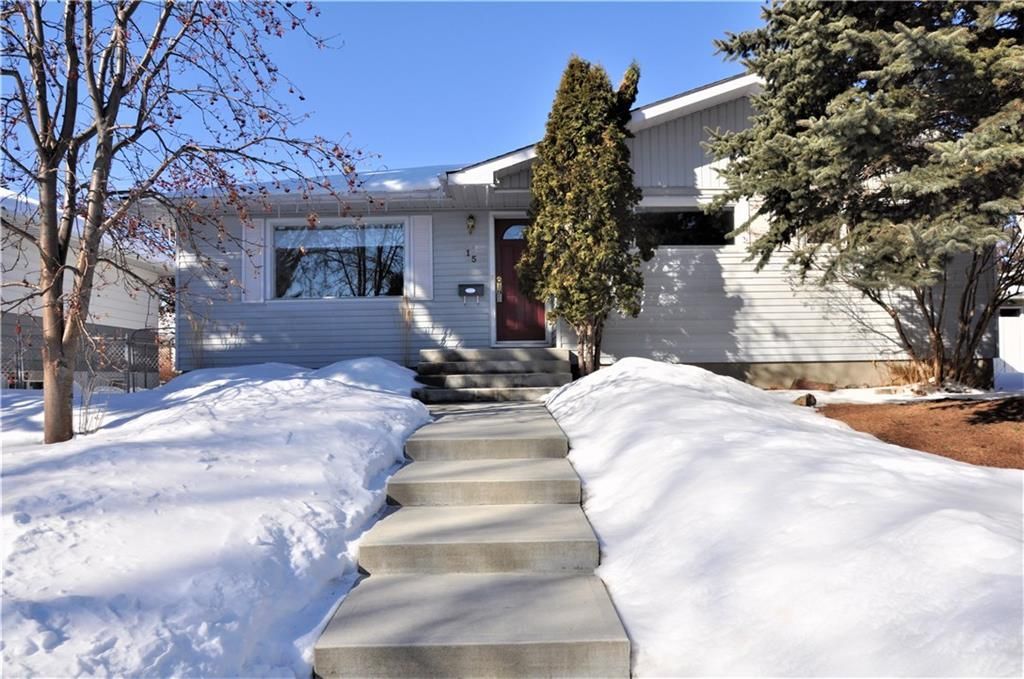 Main Photo: 15 WESTVIEW Drive SW in Calgary: Westgate House for sale : MLS®# C4173447