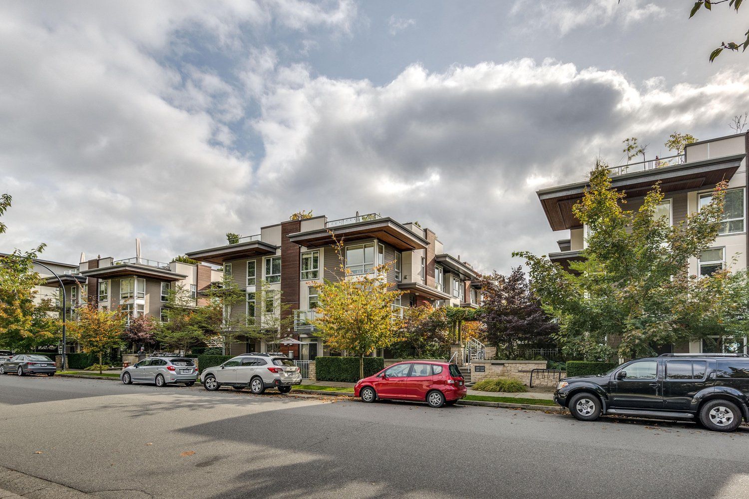 Main Photo: 217 735 W 15TH Street in North Vancouver: Mosquito Creek Townhouse for sale in "SEVEN35" : MLS®# R2508481