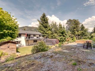 Photo 7: 1454 MAPLE Crescent in Squamish: Brackendale House for sale : MLS®# R2695511