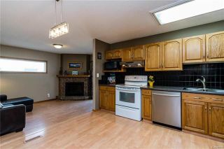 Photo 3: 2 Clerkenwell Bay in Winnipeg: River Park South Residential for sale (2F)  : MLS®# 1811508