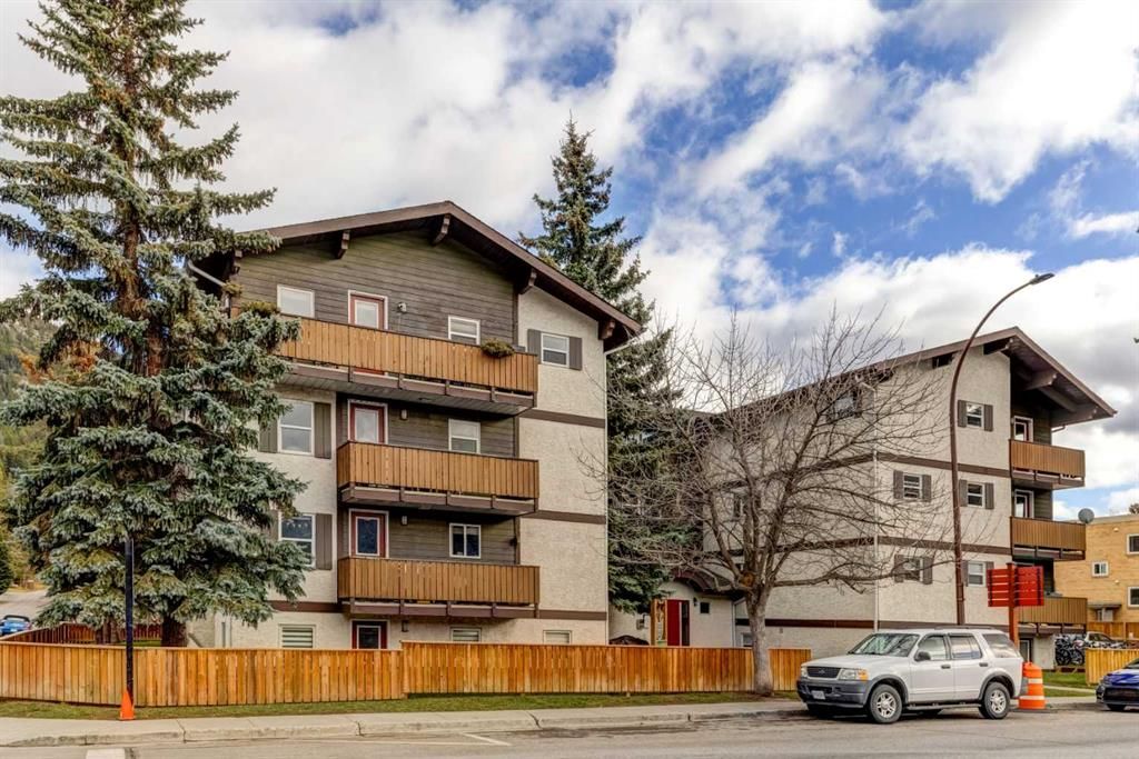 Main Photo: 405 136 Beaver Street: Banff Apartment for sale : MLS®# A2088312