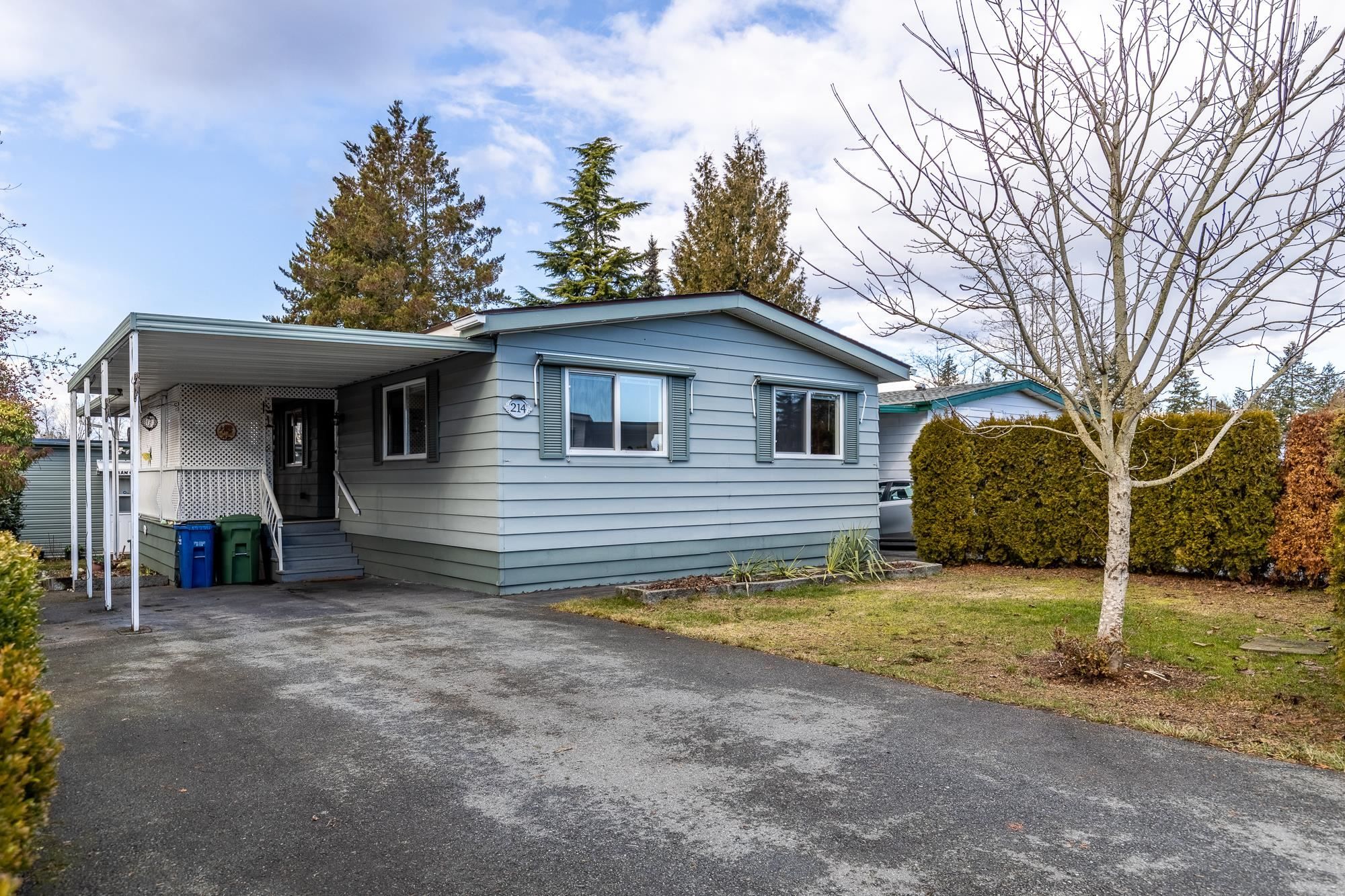 Main Photo: 214 3665 244 Street in Langley: Otter District Manufactured Home for sale in "Langley Grove Estates" : MLS®# R2749039