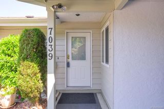 Photo 4: 7039 Wallace Dr in Central Saanich: CS Brentwood Bay Half Duplex for sale : MLS®# 932896