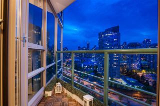 Photo 11: 2301 1033 MARINASIDE Crescent in Vancouver: Yaletown Condo for sale in "QUAY WEST" (Vancouver West)  : MLS®# R2373254