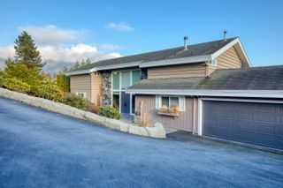 Photo 2: 1098 HILLSIDE Road in West Vancouver: British Properties House for sale : MLS®# R2848188