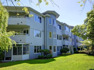Photo 1: 206 3921 Shelbourne St in Saanich: SE Mt Tolmie Condo for sale (Saanich East)  : MLS®# 857180