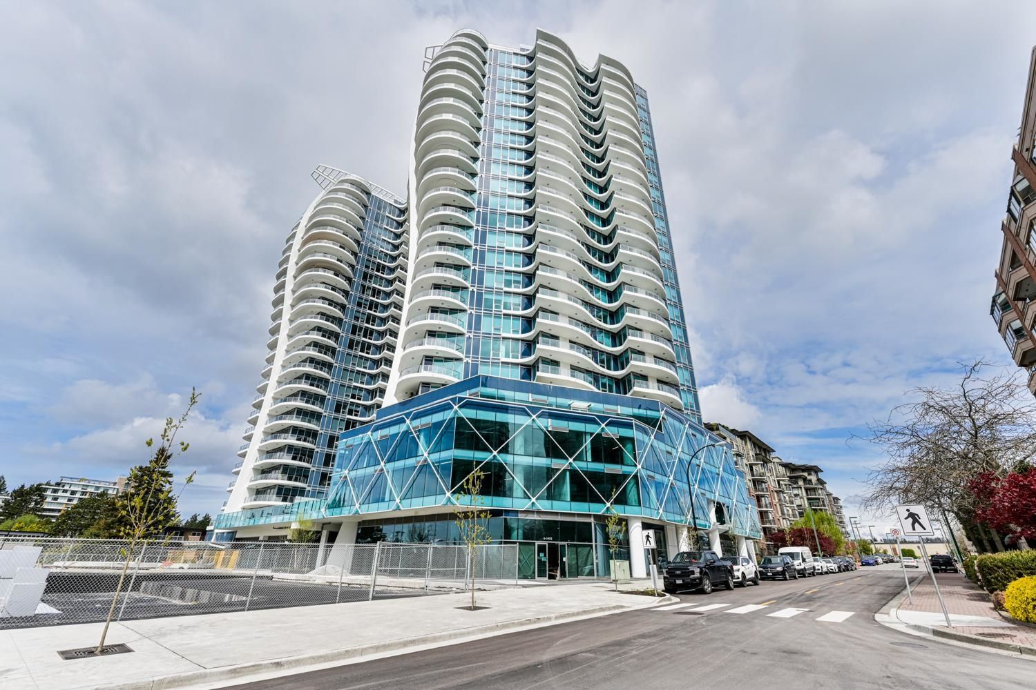 Main Photo: 604 1501 FOSTER STREET: White Rock Condo for sale (South Surrey White Rock)  : MLS®# R2686670