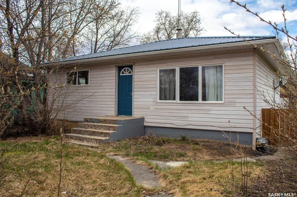 Main Photo: 114 3rd Street North in Star City: Residential for sale : MLS®# SK928348