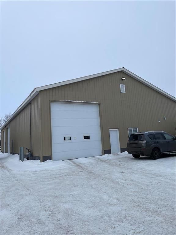 Main Photo: 30 Cedar Drive in Niverville: R07 Industrial / Commercial / Investment for lease : MLS®# 202301357