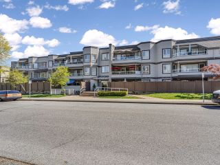 Photo 19: 105 1840 E SOUTHMERE Crescent in Surrey: Sunnyside Park Surrey Condo for sale in "SOUTHMERE MEWS WEST" (South Surrey White Rock)  : MLS®# R2874778