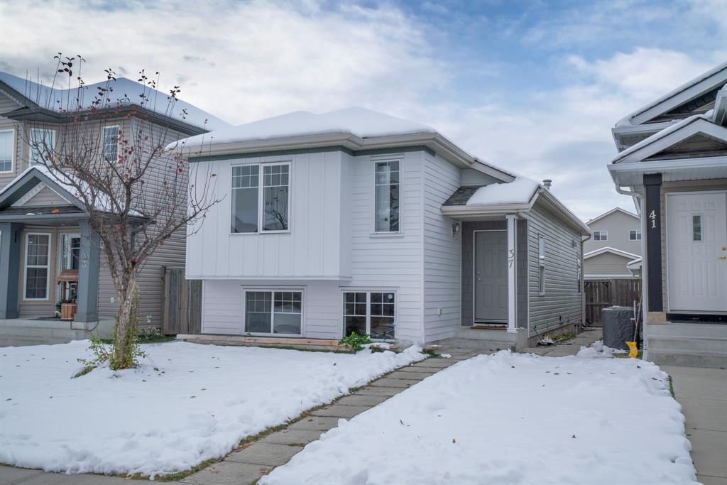 Main Photo: 37 Everstone Avenue SW in Calgary: Evergreen Detached for sale : MLS®# A2008604