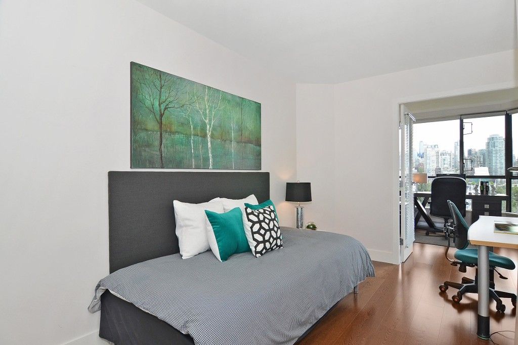 Photo 12: Photos: 501 1470 PENNYFARTHING Drive in Vancouver: False Creek Condo for sale in "TWO HARBOUR COVE" (Vancouver West)  : MLS®# V1117052