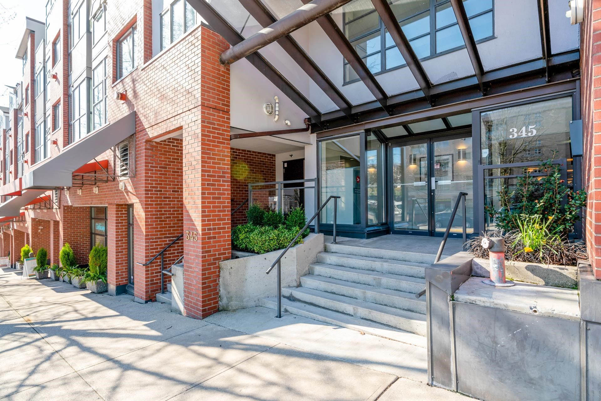 Main Photo: 208 345 LONSDALE AVENUE in North Vancouver: Lower Lonsdale Condo for sale : MLS®# R2662786