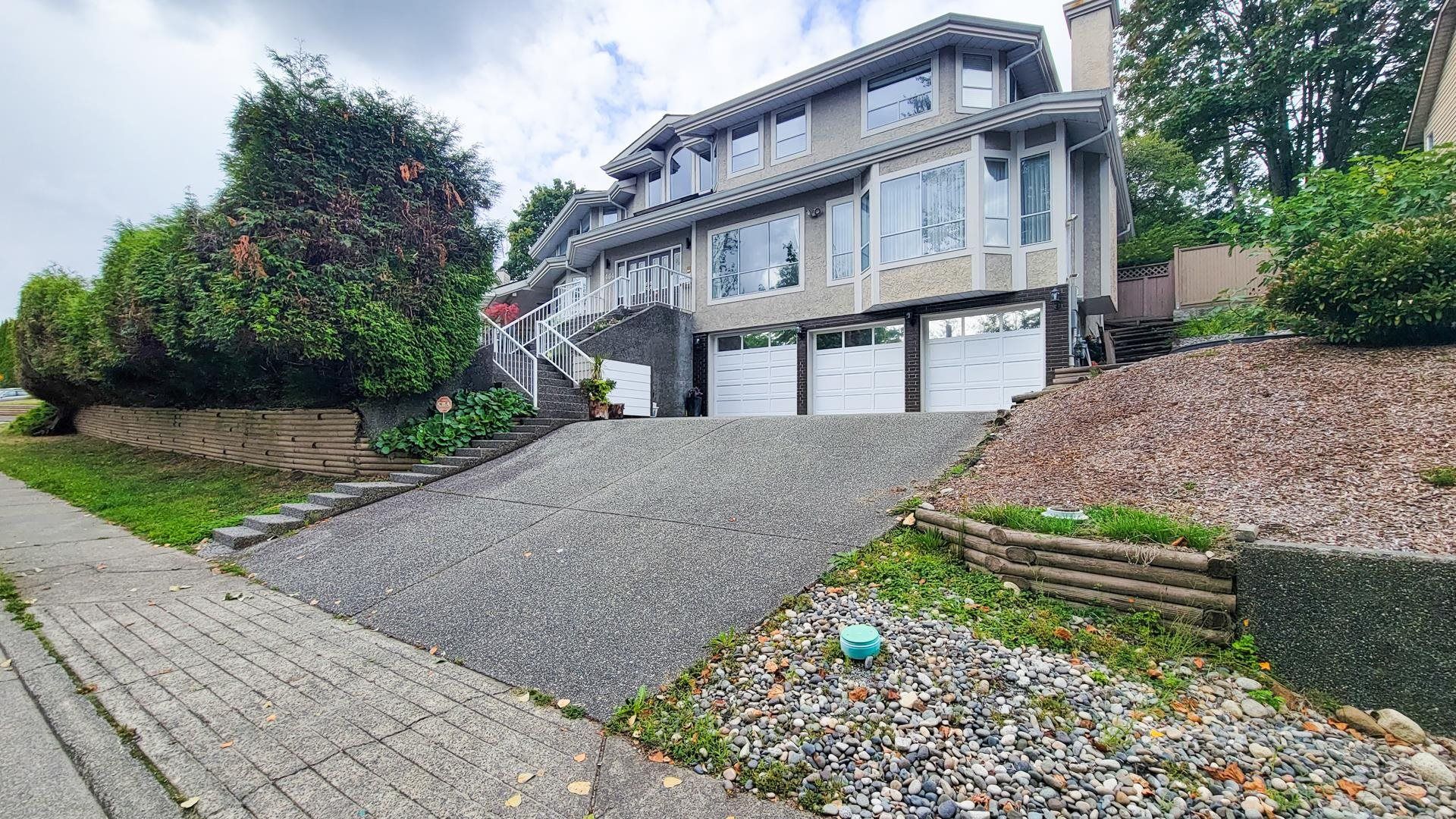 Main Photo: 404 RIVERVIEW Crescent in Coquitlam: Coquitlam East House for sale : MLS®# R2619134