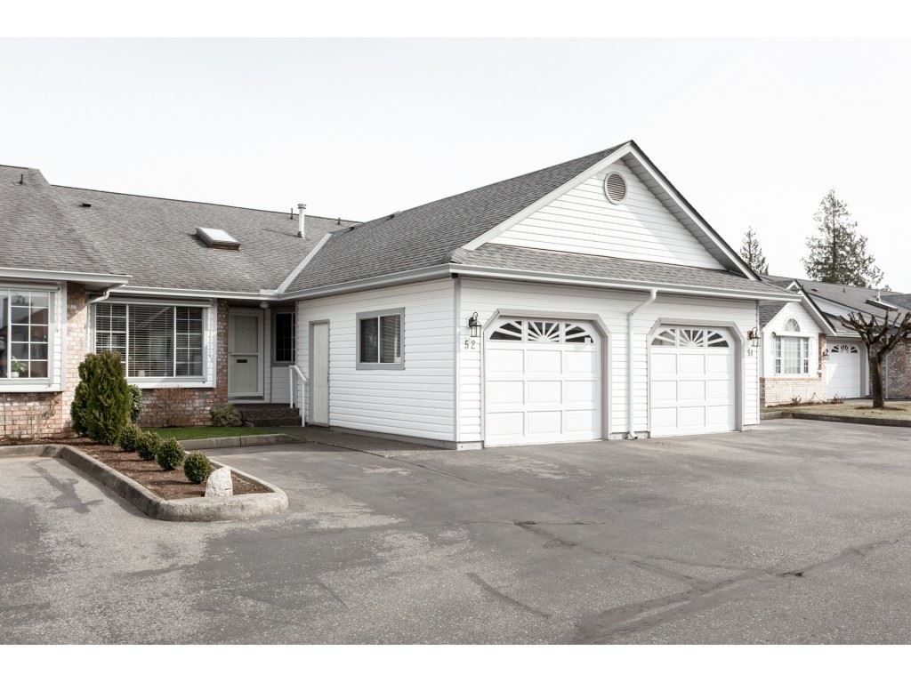 Main Photo: 52 33922 KING Road in Abbotsford: Poplar Townhouse for sale in "Kingsview Estates" : MLS®# R2347892