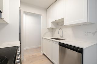 Photo 10: 112 975 W 13TH Avenue in Vancouver: Fairview VW Condo for sale in "OAKMONT PLACE" (Vancouver West)  : MLS®# R2781700