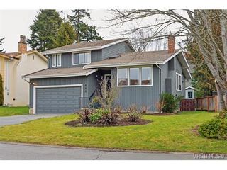 Photo 1: 498 Leaside Ave in VICTORIA: SW Glanford House for sale (Saanich West)  : MLS®# 750765