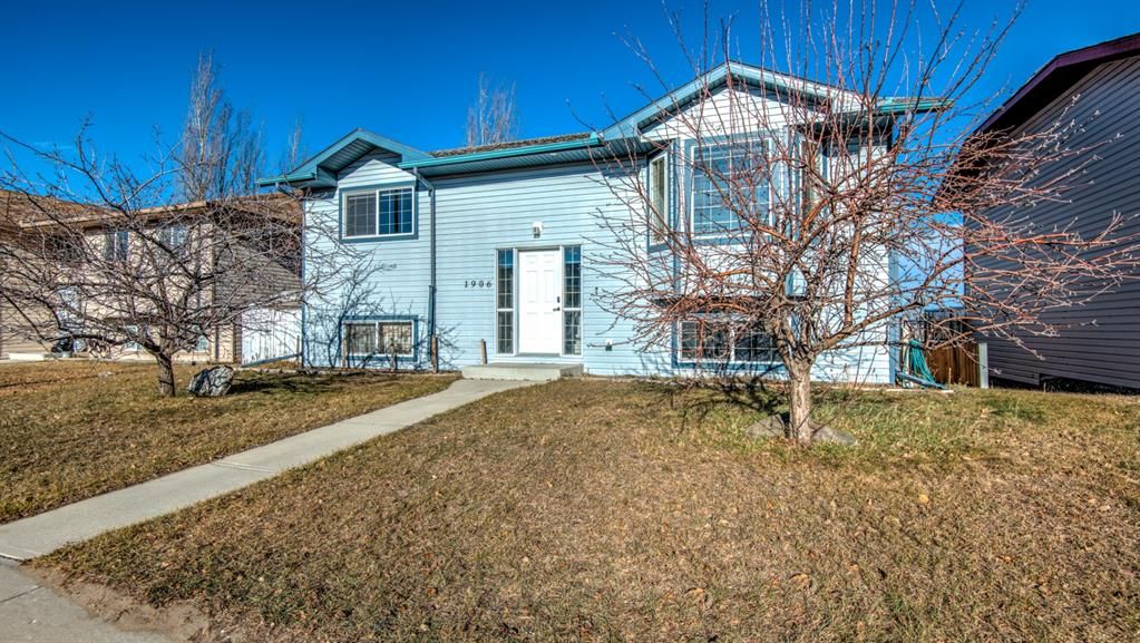 Main Photo: 1906 Strathcona Terrace: Strathmore Detached for sale : MLS®# A1160268