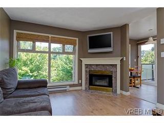 Photo 1: 307 2527 Quadra Street in VICTORIA: Vi Hillside Condo Apartment for sale (Victoria)  : MLS®# 298053